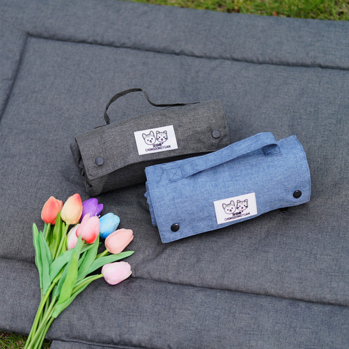 Portable Foldable Outdoor Pet Travel Mat, Reversible Scratch & Wear‑Resistant Water‑Repellent Sleeping Pad for Dogs & Cats, With Carry Handle, Denim Blue & Dark Grey, S/M/L Sizes