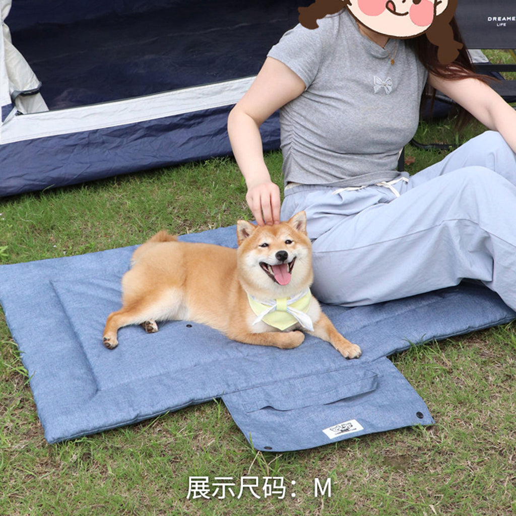 Portable Foldable Outdoor Pet Travel Mat, Reversible Scratch & Wear‑Resistant Water‑Repellent Sleeping Pad for Dogs & Cats, With Carry Handle, Denim Blue & Dark Grey, S/M/L Sizes